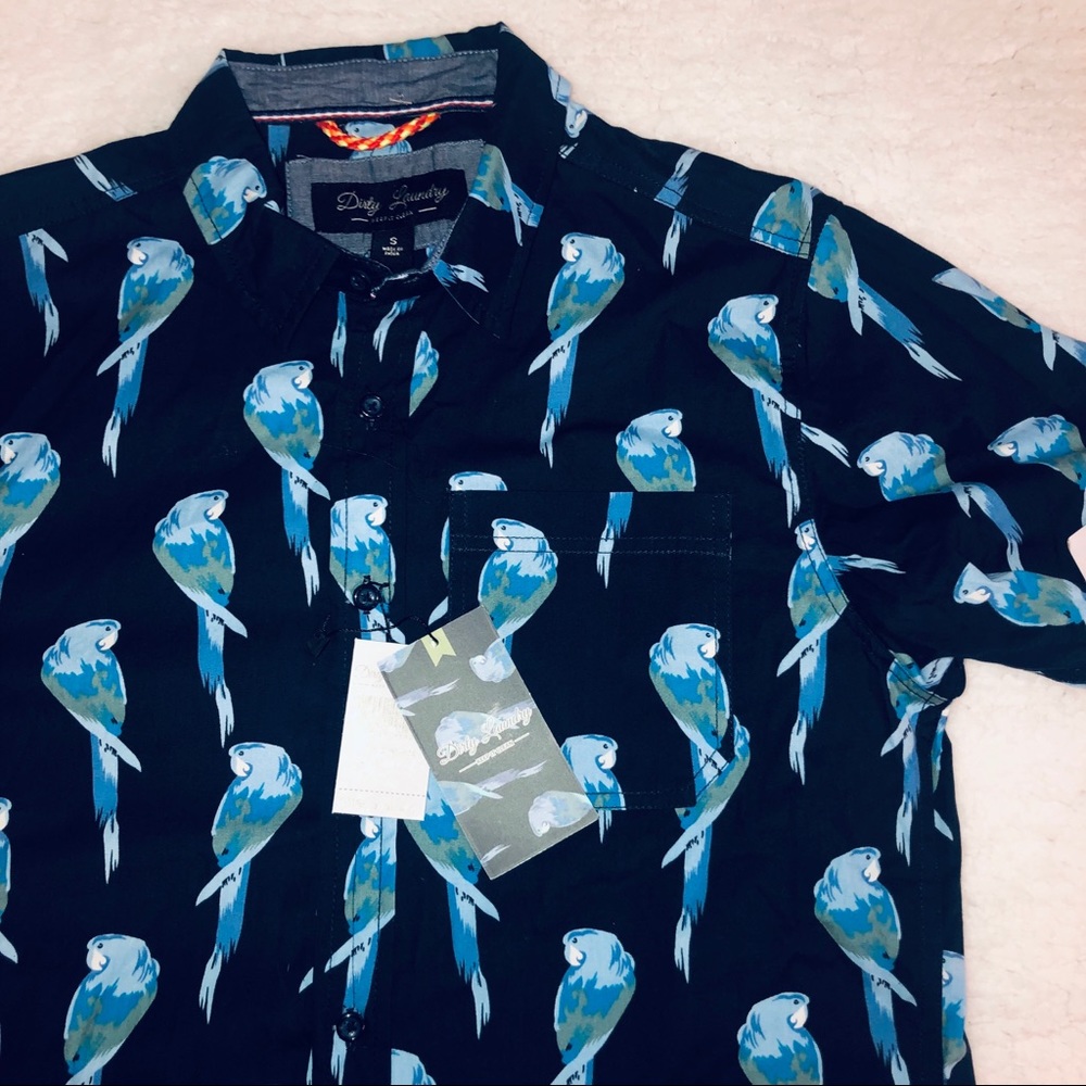 Parrot bird print shirt button down short sleeve NWT men’s small Dirty Laundry